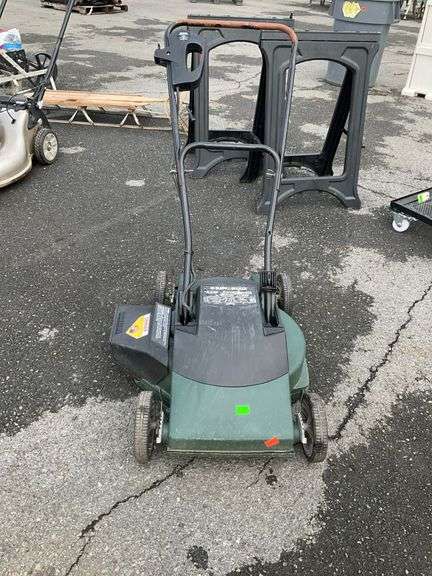 Black & Decker 3.5 HP Electric Lawnmower, Model MM525, Machine is in operating condition.