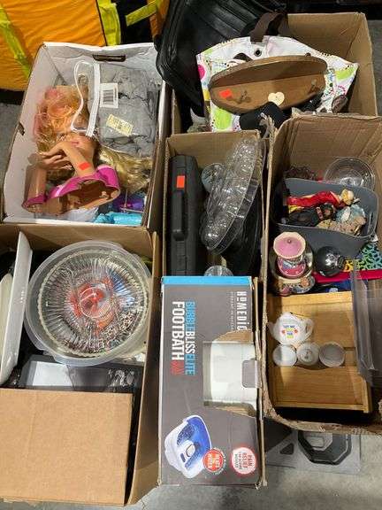 Multiple Items Inside Pallet Lot: Household Items and Decorative Accessories in Multiple ...