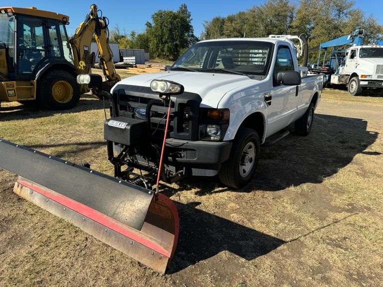 2008 FORD F250 XL W/HINKER SNOW PLOW