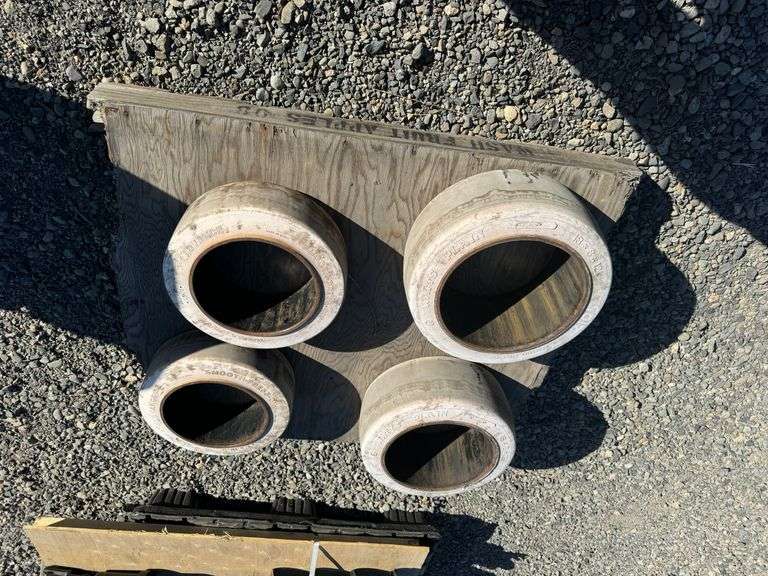non-skid-forklift-tires-2-18x8x12-1-2-2-16x6x10-1-2-heaverlo