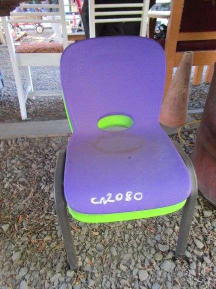 2 KIDS CHAIRS