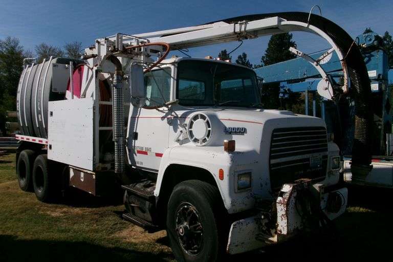 1991 FORD L800 CAMEL VAC TRUCK