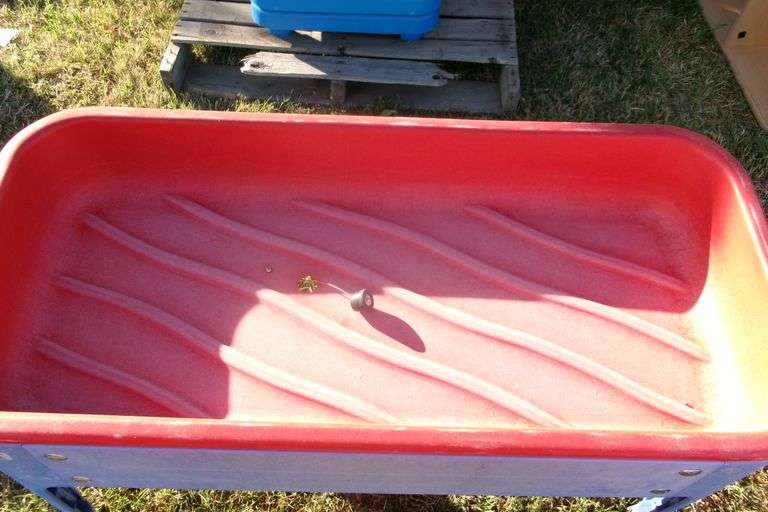 SAND BOX ON ROLLERS