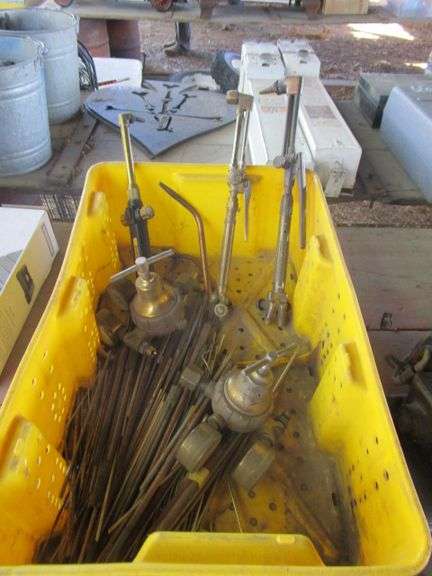 YELLOW TRAY W/CUTTING TORCH GOOGLES