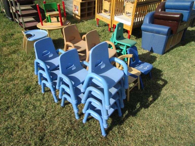 LOT 26PC KIDS CHAIRS