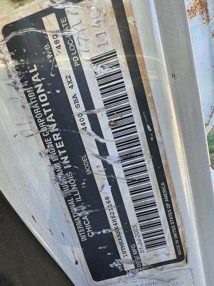 2004 INTL 4400 LUBE TRUCK