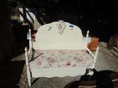 ANTIQUE WHITE LOVE SEAT