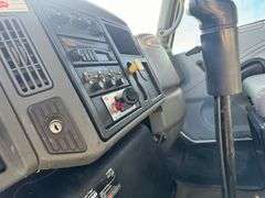 2004 INTL 4400 LUBE TRUCK
