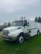2004 INTL 4400 LUBE TRUCK