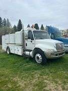 2004 INTL 4400 LUBE TRUCK