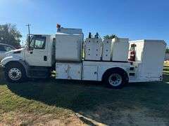2004 INTL 4400 LUBE TRUCK
