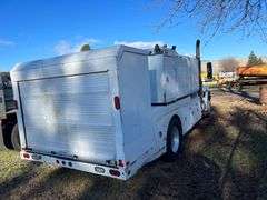 2004 INTL 4400 LUBE TRUCK
