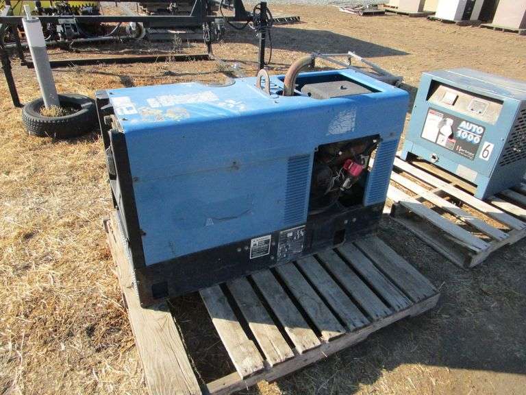 MILLER TRAIL BLAZER 301 WELDER/1000 GENERATOR, 1222 HRS, GAS, WORKS