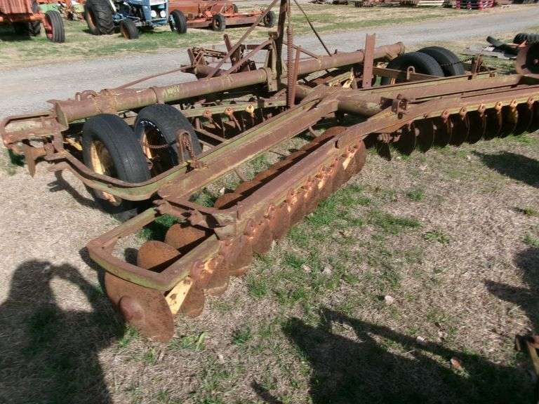 JD 14' TANDEM DISC ON RUBBER DUAL TIRES