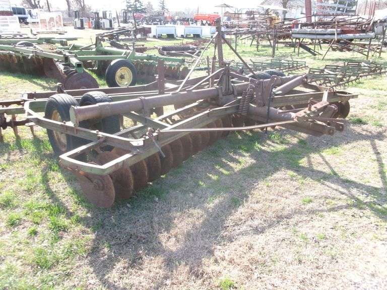 JD 14' TANDEM DISC ON RUBBER DUAL TIRES