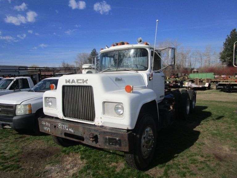 1977 MACK TRACTOR TRUCK
