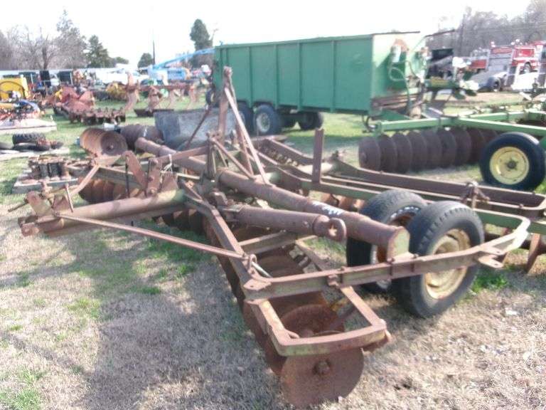 JD 14' TANDEM DISC ON RUBBER DUAL TIRES