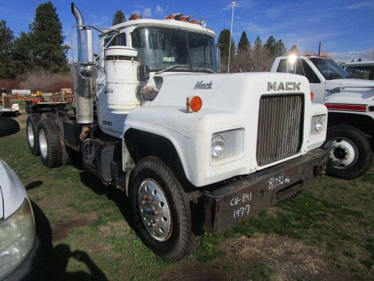 1977 MACK TRACTOR TRUCK