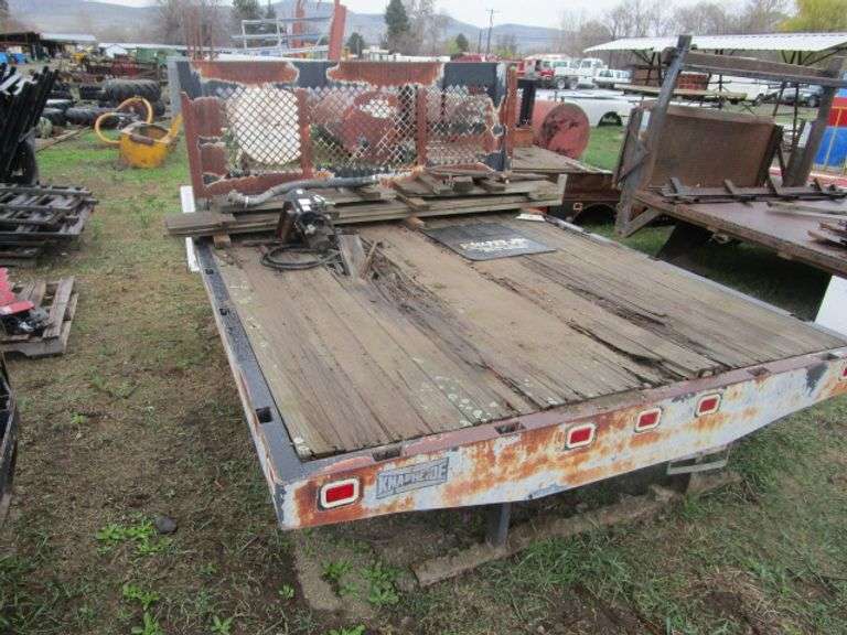 10.5X96 TRUCK BED W/HOIST
