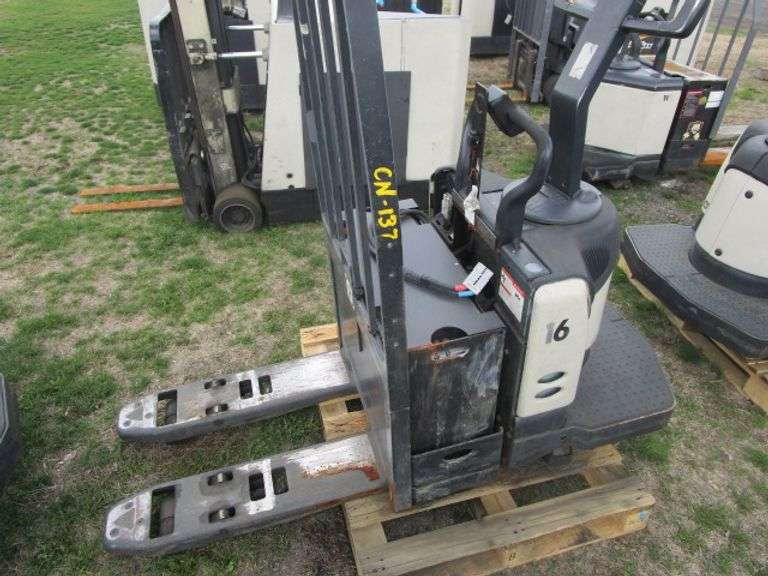 CROWN PE4500-60 ELEC PALLET JACK 6000LB