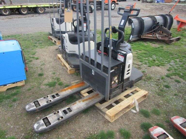 CROWN PE4500-60 ELEC PALLET JACK 6000LB