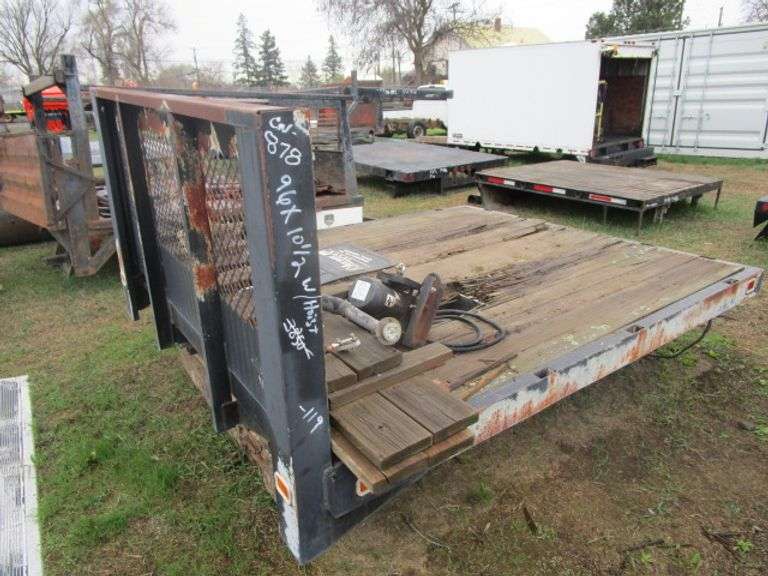 10.5X96 TRUCK BED W/HOIST