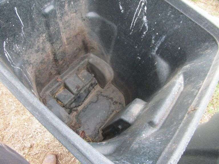 90 GAL TRASH CAN ON WHEELS & LIDS