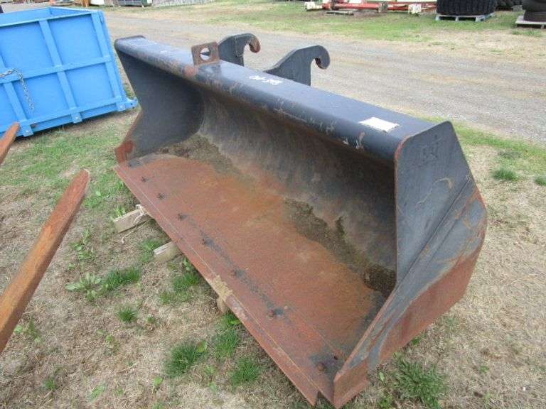 8' CAT IT LOADER BUCKET LIKE NEW