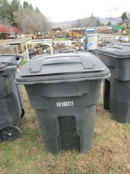 90 GAL TRASH CAN ON WHEELS & LID