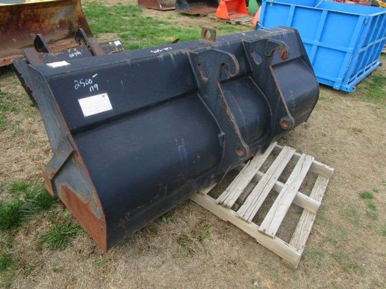 8' CAT IT LOADER BUCKET LIKE NEW