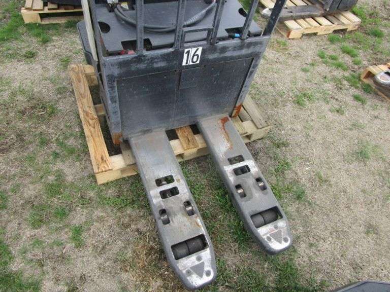 CROWN PE4500-60 ELEC PALLET JACK 6000LB