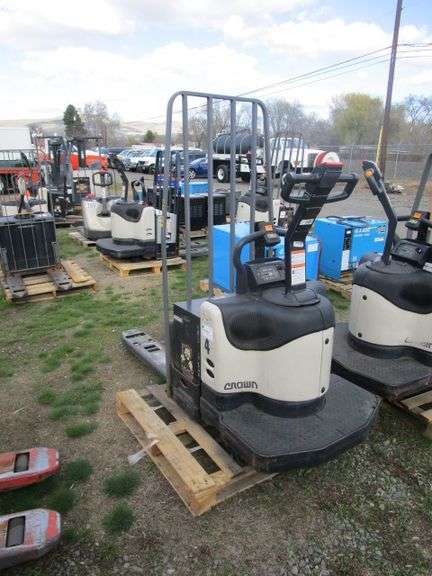 CROWN PE4500-60 ELEC PALLET JACK 6000LB