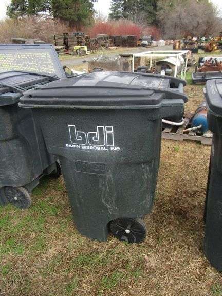 90 GAL TRASH CAN ON WHEELS & LID