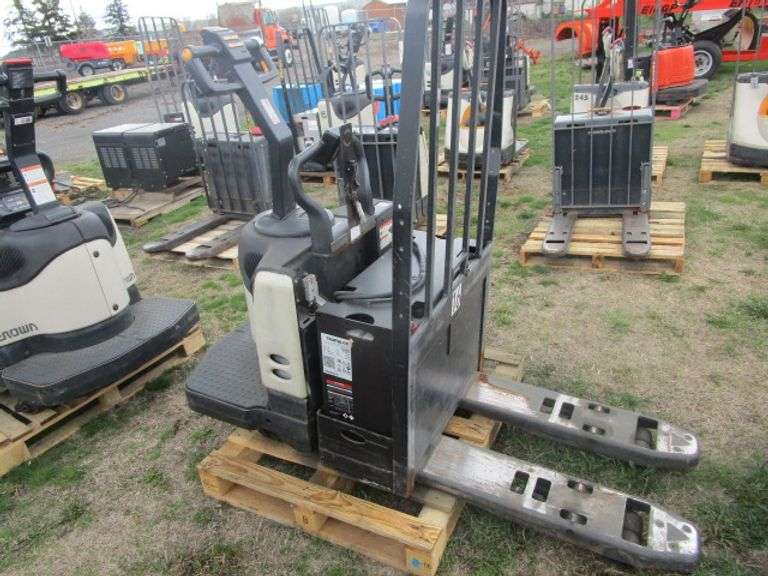 CROWN PE4500-60 ELEC PALLET JACK 6000LB