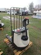 CROWN WP3000 SERIES ELEC PALLET JACK 4500LB