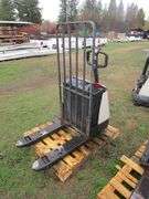 CROWN WP3000 SERIES ELEC PALLET JACK 4500LB