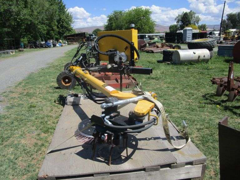 3PT WEED BADGER 4000 LIKE NEW