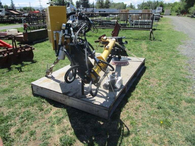 3PT WEED BADGER 4000 LIKE NEW