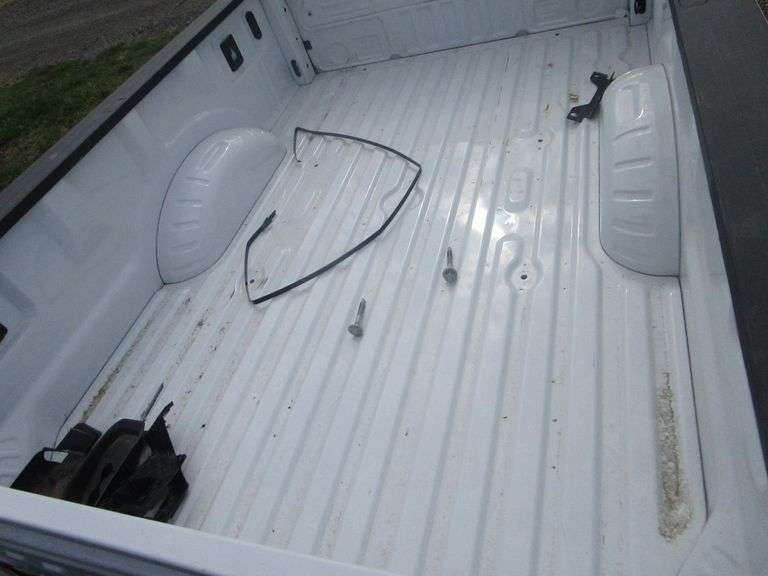 8' FORD SUPER DUTY BOX LIKE NEW