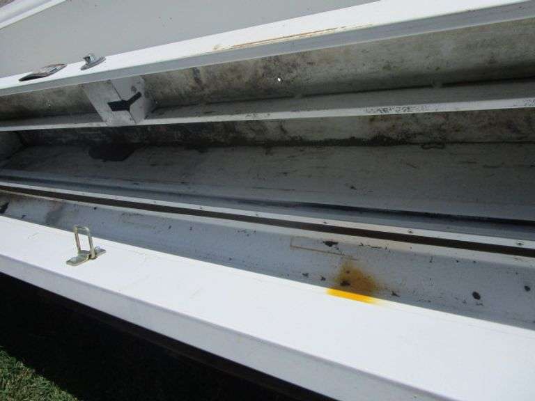 JOB BOX 7'1" P/U TOOL BOX FROM TOYOTA TUNDRA