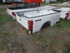 8' FORD SUPER DUTY BOX LIKE NEW