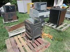 PALLET W/PELLET STOVE