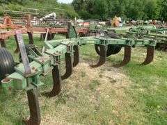 3PT JD 915 7-SHANK RIPPER ON RUBBER
