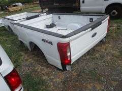 8' FORD SUPER DUTY BOX LIKE NEW
