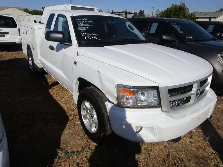 2011 DODGE DAKOTA