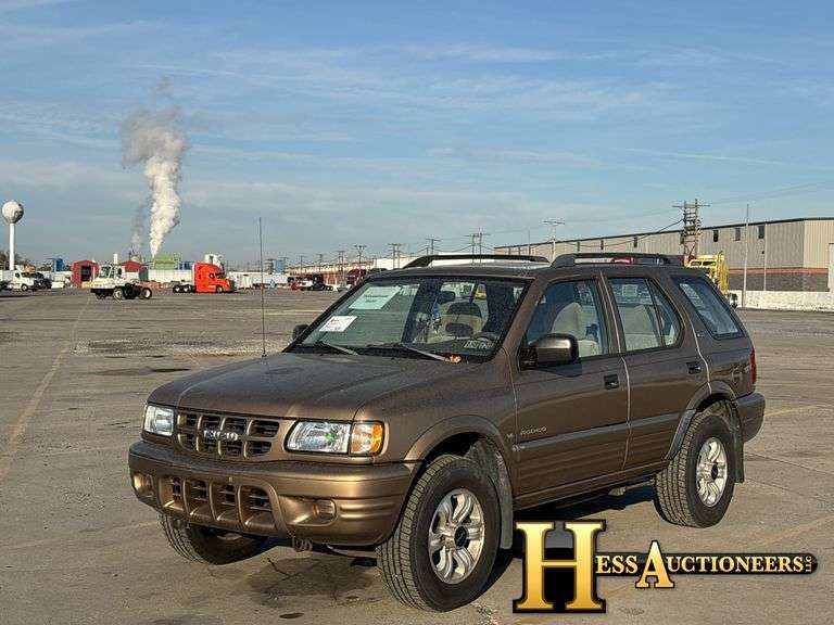 2000 Azuzu Rodeo Rear 2000 ISUZU RODEO - Hess Auctioneers