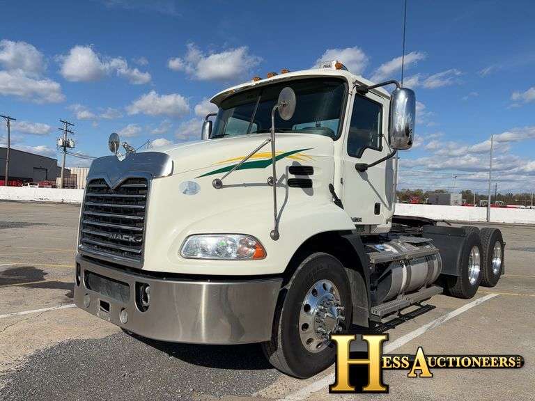 2017  MACK  CXU613  T/A DAYCAB