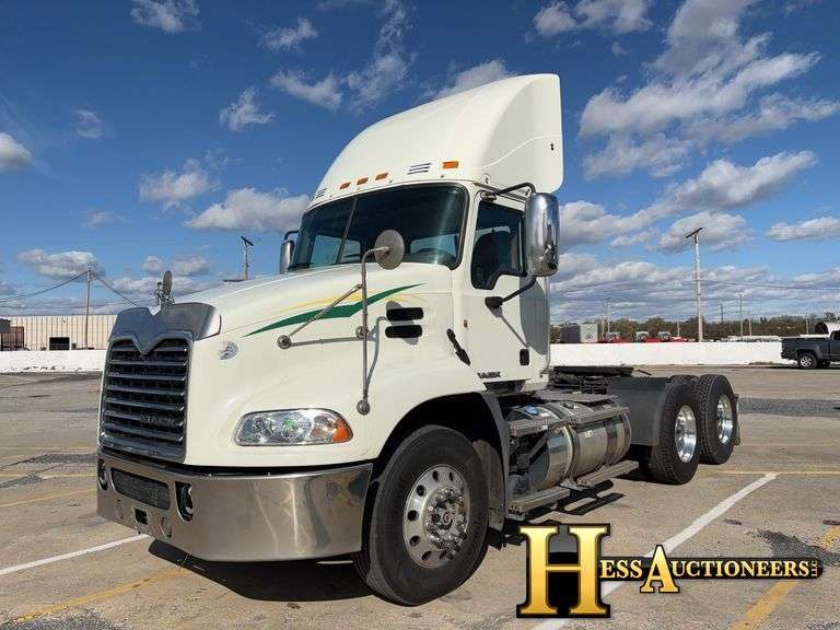2015  MACK  CXU613  T/A DAYCAB
