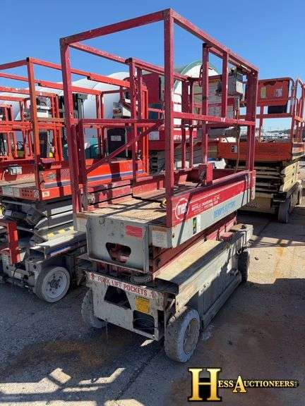 1991 MEC 1632 SCISSOR LIFT
