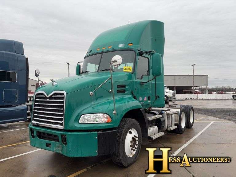 2015  MACK  CXU613  T/A DAYCAB